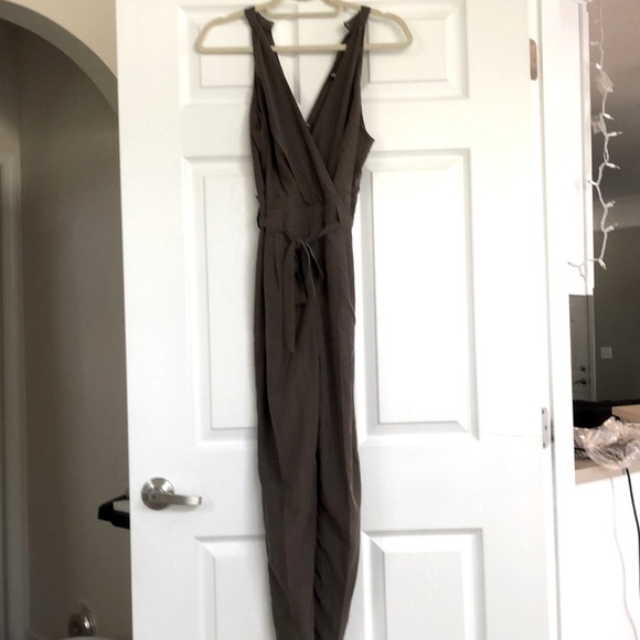 Olive pantsuit - Picture 1 of 3